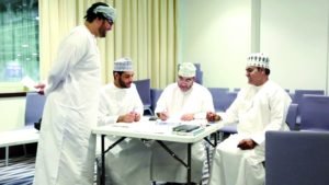 ورش معرض مسقط للكتاب تشجع الشباب على الحوار والتسامح