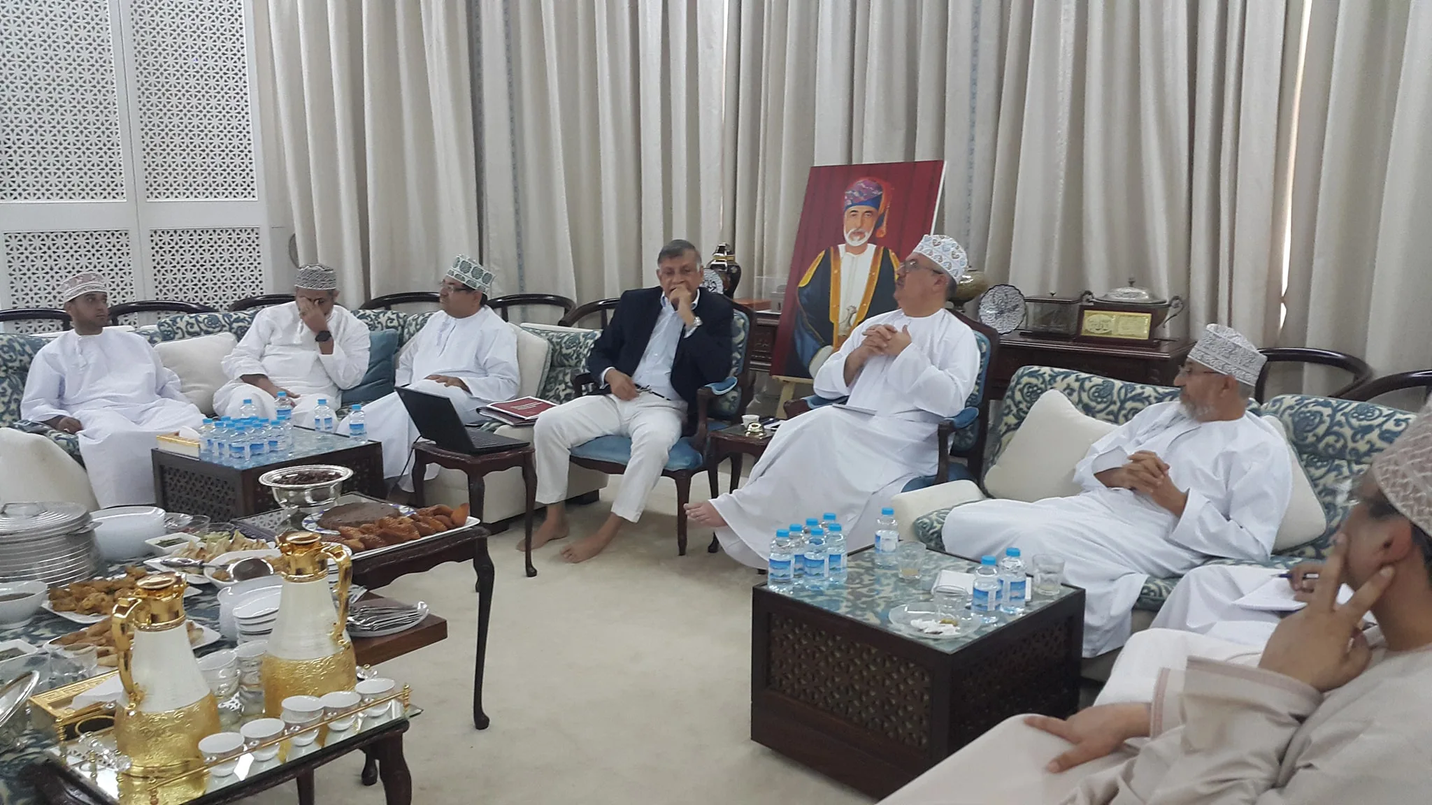 مجلس الخنجي يناقش نطاق الضرائب في السلطنة