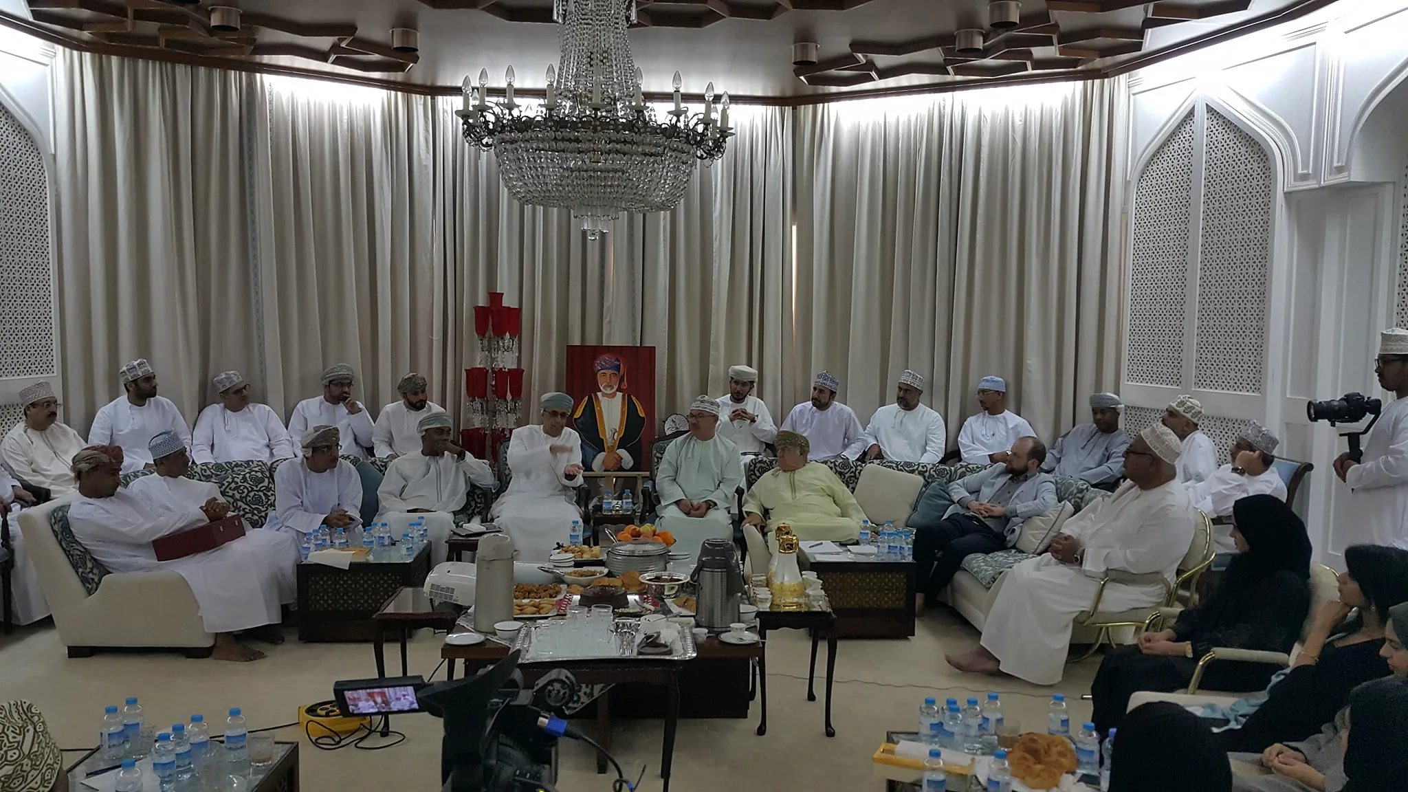 مجلس الخنجي يستعرض جهود الشركة العمانية لشراء الطاقة والمياه