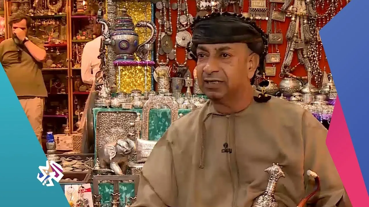 كنوز وتحف نادرة تزين سوق مطرح في سلطنة عمان