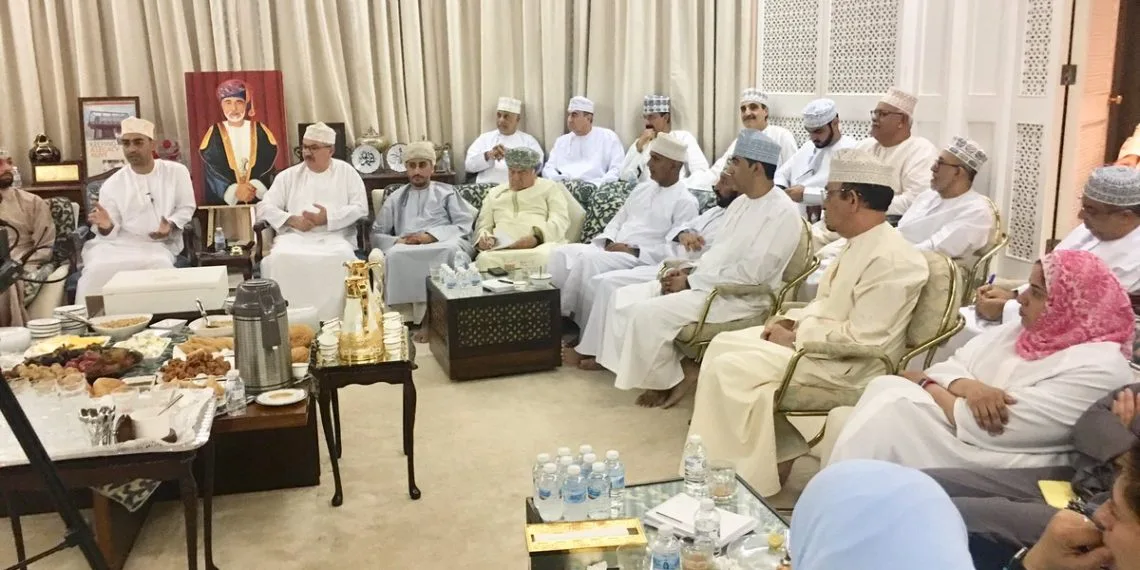 جدل بشأن استضافة مجلس الخنجي لممثل “داماك” ومغردون يتساءلون: أين الجهات الرسمية؟