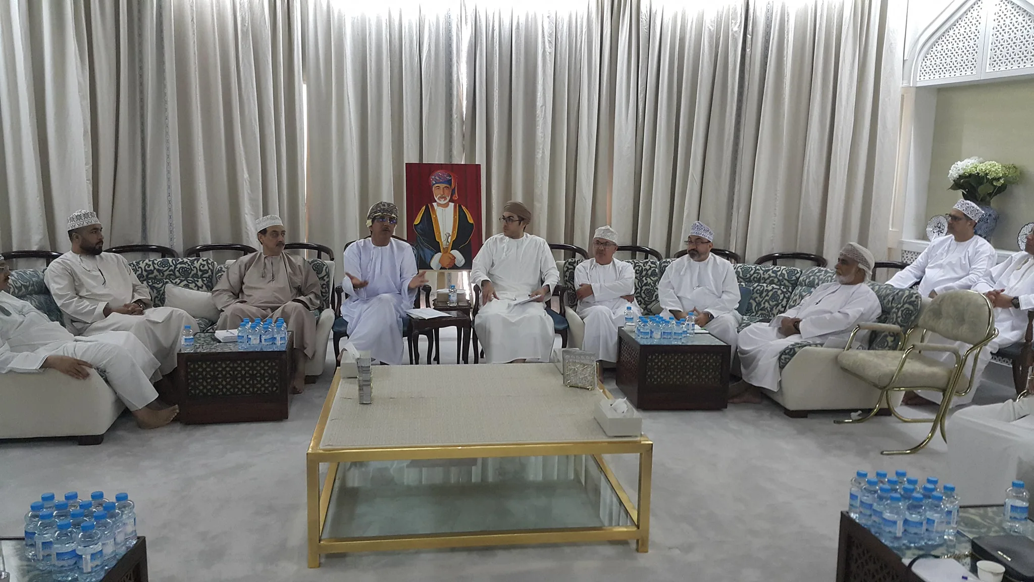 مجلس بيت الخنجي يطرح قضية الشيكات