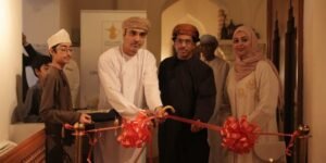 افتتاح معرض “مدن وتفاصيل” للمصورة أمامة اللواتية في بيت الزبير