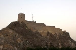 تفاصيل من قلعة مطرح التي تخطف أبصار المارة برونقها