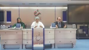 شارك فيه 25 كاتباً وباحثاً.. تدشين كتاب يتحدث عن عُمان بعيون عربية