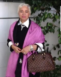 حوار مع الفنانة التشكيلية العُمانية نادرة محمود