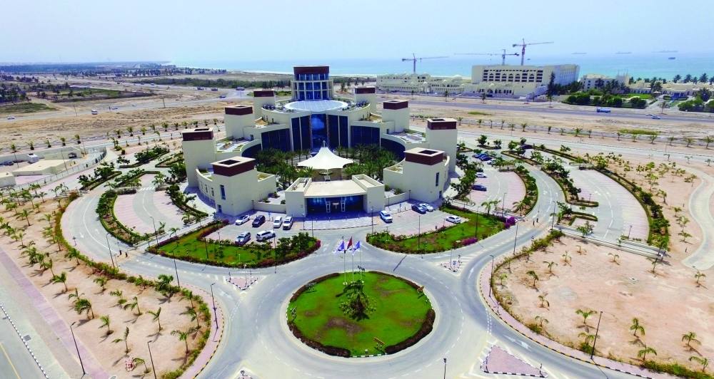 جهات حكومية وخبراء اقتصاديون لـ «عمان»: التصنيف الائتماني الإيجابي لسلطنة…