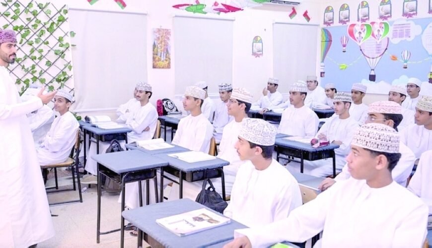 مطرح تكرم 114 من الهيئة التدريسية والطلبة المجيدين