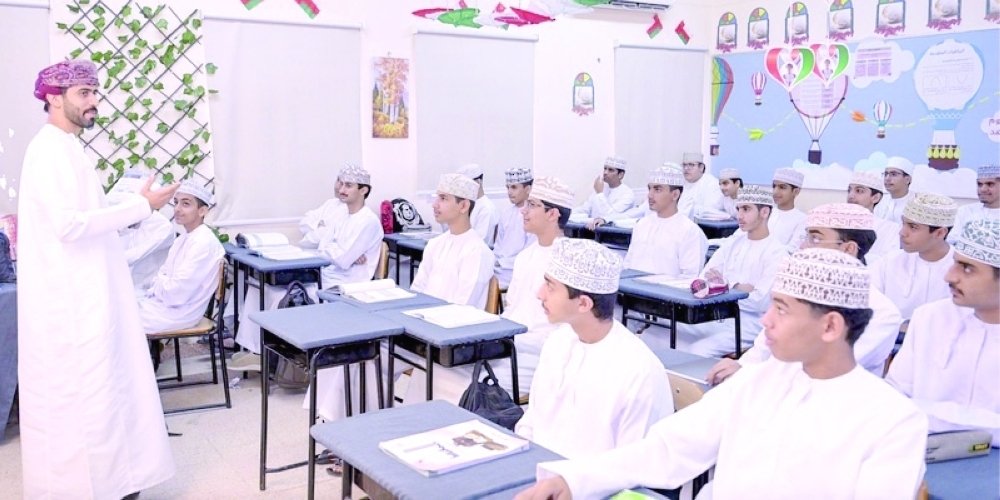 مطرح تكرم 114 من الهيئة التدريسية والطلبة المجيدين