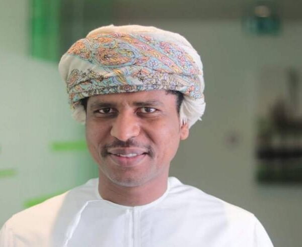 ظهيرة في «البيت العود» بمطرح.. مقال جمال النوفلي ومأدبة الغداء