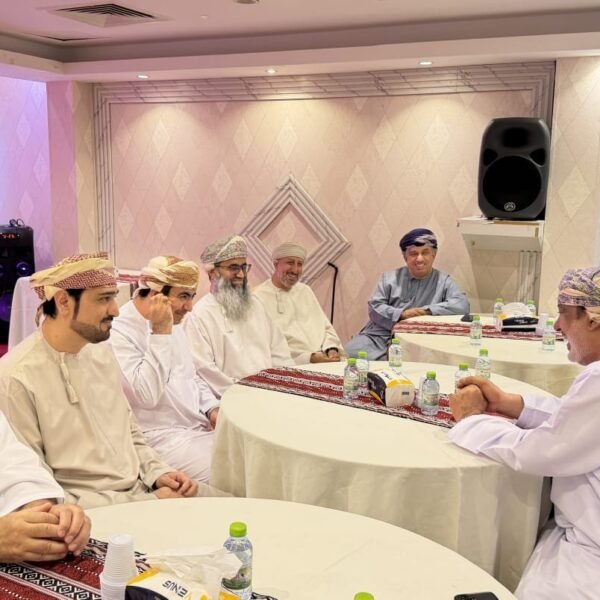 بعد 35 عامًا من العطاء.. مطرح تحتفي بأحمد البوسعيدي